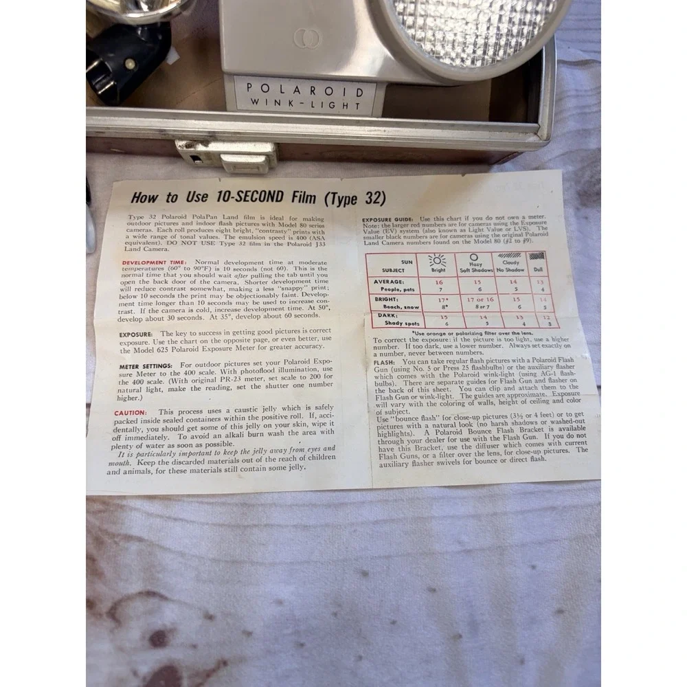 Polaroid Land‎ Camera Model 80A w Case Wink Light Flash Vintage Kit